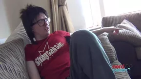 A nerdy creator’s amateur girlfriend gives a hardcore 1080p facial