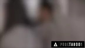 Pretty woman sells house and seduces a client.