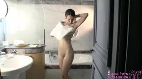 Petites Parisiennes in hardcore 1080p bathtub scene