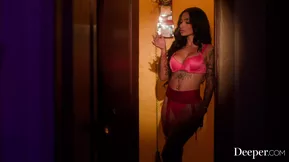 Beautiful MILF Medusa squirts heavily on his cock