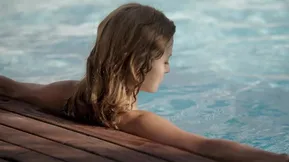 Alyssa A a stunning blonde from Moscow in a captivating poolside video