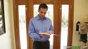 Kimmy Granger's freedom wears pink Sunglasses and American blonde beauty in a solo set